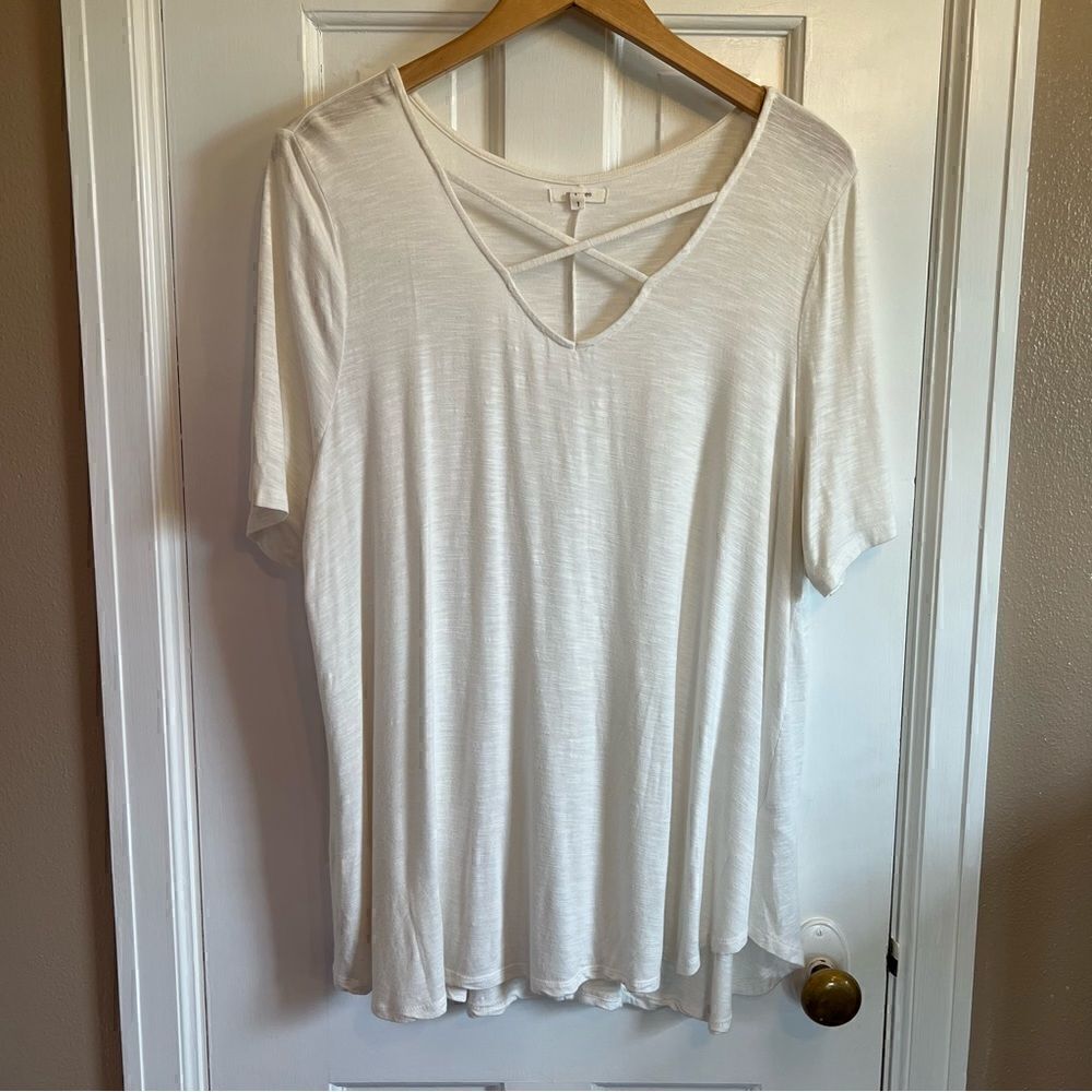 Maurices white t-Shirt - Picture 8 of 8